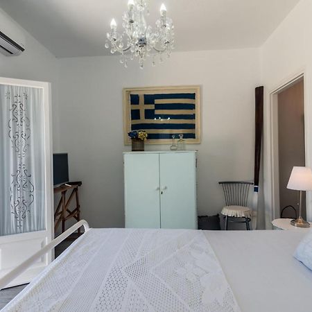 Maison Triantatria Plaka  Ngoại thất bức ảnh